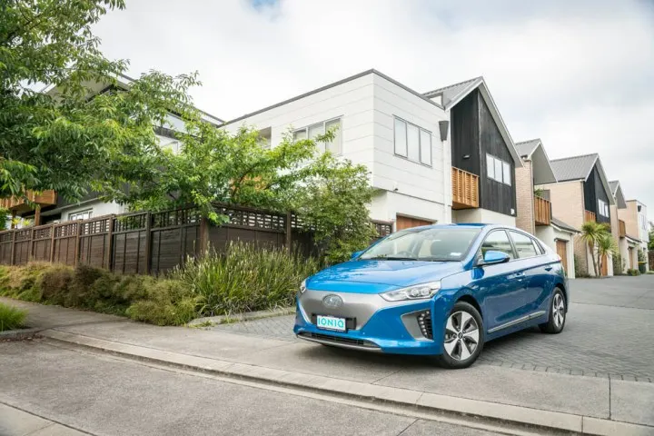 2016-Hyundai-Ioniq-156-Edit.jpg