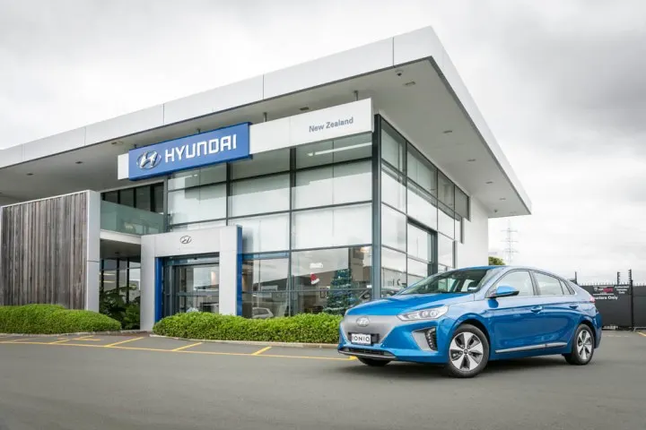 2016-Hyundai-Ioniq-196-Edit.jpg