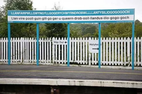 train-station-at-llanfairpwllgwyngyllgogerychwyrndrobwllllantysiliogogogoch-pic-rex-features-image-1-324436763.jpg