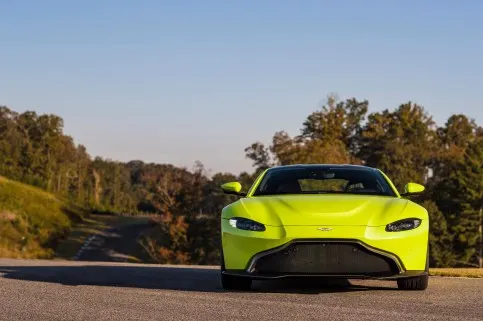 Aston Martin Vantage_Lime Essence_08 (1).jpg