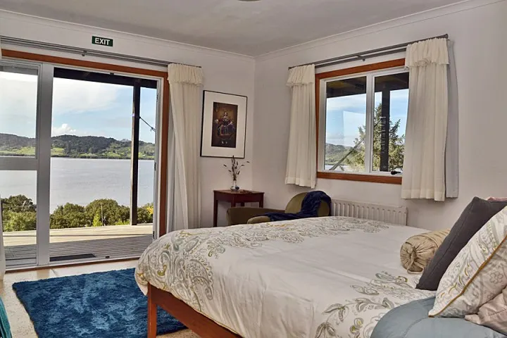6_9_R3_bed_view_DSC_4112.jpg